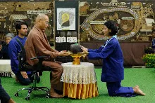 680411 พิธีรับกลด รุ่น กราบลาหลวงปู 43.jpeg