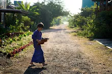 680117 สมุนพระรามปรับปรุงสวน ทาสีเสาป้ายสวนครอบครัวน่ารัก 2.jpg