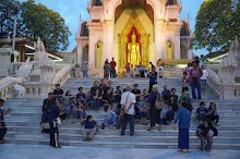 680705 เด็กสมุนพระรามตักบาตรที่ปฐมอโศก ร่วมงาน ๙๐ ปี ลุงจำลอง ไปพระปฐมเจดีย์เย็น 15.jpeg