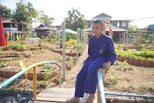 680103 สมุนพระรามดูแลสวนเช้า เย็น เปียหม่องเริ่มทำน้ำตก 29.jpg