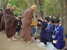 พท+สมณะบิณฑ์ที่งานชุมนุม (91).JPG