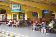 680703 เด็กสมุนพระรามนั่งรถไฟไปปฐมอโศก ร่วมงาน ๙๐ ปี ลุงจำลอง 86.jpeg