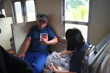 680703 เด็กสมุนพระรามนั่งรถไฟไปปฐมอโศก ร่วมงาน ๙๐ ปี ลุงจำลอง 34.jpeg