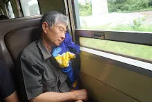 680703 เด็กสมุนพระรามนั่งรถไฟไปปฐมอโศก ร่วมงาน ๙๐ ปี ลุงจำลอง 174.jpeg