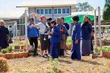 671230 สมุนพระรามแสดงร้องเพลง พิธีเปิดงานเพื่อฟ้าดิน คนมาดูงาน ทำ5ส ทำสวนบ่าย 209.jpg