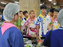 680529 อบรมนักเรียน รร.ขวาวใหญ่วิทยา เรียนรู้การทำอาหารมังสวิรัติ เมนูส้มตำ 45.jpeg