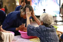 680416 รดน้ำดำหัว วันกตัญญูบูชาบรรพชน 50.JPG