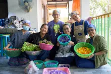 671124 สมุนพระราม ทำสลัดโรลแจก ที่โรงครัวกลาง 67.jpg