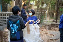 680331 สมุนพระรามทำงานวันบวร ขัดห้องน้ำ กวาดใบไม้อาคารอาชีวะ 17.jpg