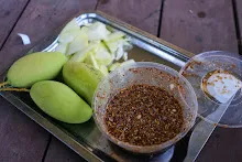 680108 สสธ.ม.ปลายช่วยกันทำชุดรีไซเคิลงานวันเด็ก กล้องเด็กถ่ายเอง 5.jpg