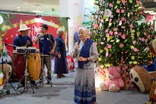 671225 สมุนพระรามร้องเพลงที่ห้างสุนีย์ ในวันคริสมาสต์ 64.jpg