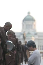 บิณฑ์หน้าลานพระรูป (7).JPG