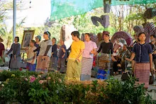 671230 สมุนพระรามแสดงร้องเพลง พิธีเปิดงานเพื่อฟ้าดิน คนมาดูงาน ทำ5ส ทำสวนบ่าย 242.jpg