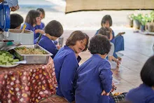 670201 นร.ม.4 ปวช.1 กินข้าวห้องที่อนุบาลตุ๊กติ้ว เตรียมการแสดงเย็น 69.jpeg