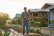 680121 สมุนพระรามยกกระถางต้นไม้แต่งสวน เปียหม่องทดลองเปิดน้ำตก 62.jpg