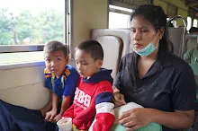 680703 เด็กสมุนพระรามนั่งรถไฟไปปฐมอโศก ร่วมงาน ๙๐ ปี ลุงจำลอง 38.jpeg