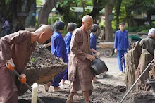 680602 สมุนพระราม และ สสธ.ขนทรายและปรับพื้นที่หน้าเฮือนศูนย์สูญ 149.JPG