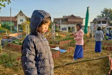 671221 เช้าสมุนพระรามดูแลสวน และขนหินทำน้ำตก บ่ายเล่นเกมกับครูโหน่ง 43.jpg