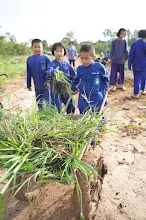 680714 สมุนพระรามร่วมงานวันบวร ถอนหญ้าสวนกตัญญูแผ่นดิน 38.JPG