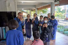 680101 กลุ่มอุโบสถศีล ไปเยี่ยม นร.สมุนพระรามที่โรงเรียน 2.jpg