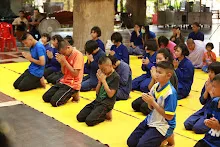 680519 พิธีรับชุดนักเรียนสัมมาสิกขาราชธานีอโศก ม.1 ม.4  34.JPG