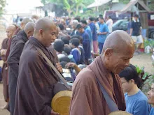 พท+สมณะบิณฑ์ที่งานชุมนุม (92).JPG