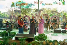 671230 สมุนพระรามแสดงร้องเพลง พิธีเปิดงานเพื่อฟ้าดิน คนมาดูงาน ทำ5ส ทำสวนบ่าย 199.jpg