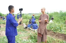 680616 สมุนพระรามไปขุดมันเทศริมมูลและเก็บเมล็ดถั่วลิสงเรี่ยดิน วันบวรกับชาวชุมชนกลุ่มสีส้ม 72.JPG