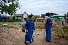 671207 สมุนพระรามทำสวนครอบครัวน่ารัก รดน้ำ เพราะกล้า ถมบ่อ 1.jpg