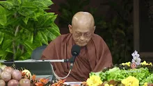 สื่อธรรมะพ่อครู ตอน ตอบปัญหาพาถลกหนังพญานาคจอมหลับตา -_.mp4