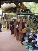 พท+สมณะบิณฑ์ที่งานชุมนุม (60).JPG
