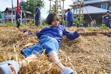 671216 สมุนพระราม ห่มดินสวนน่ารักด้วยฟางข้าว วัดระดับน้ำคลองไส้ไก่ 64.jpg