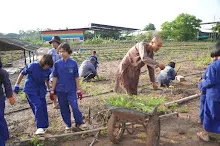 680714 สมุนพระรามร่วมงานวันบวร ถอนหญ้าสวนกตัญญูแผ่นดิน 20.JPG