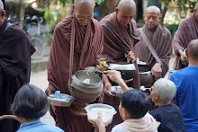 671017 ตักบาตรเทโว วันออกพรรษา บ้านราช23.jpg