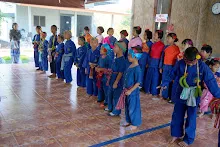 671230 สมุนพระรามแสดงร้องเพลง พิธีเปิดงานเพื่อฟ้าดิน คนมาดูงาน ทำ5ส ทำสวนบ่าย 92.jpg