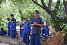 680602 สมุนพระราม และ สสธ.ขนทรายและปรับพื้นที่หน้าเฮือนศูนย์สูญ 39.JPG