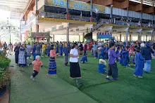 671230 สมุนพระรามแสดงร้องเพลง พิธีเปิดงานเพื่อฟ้าดิน คนมาดูงาน ทำ5ส ทำสวนบ่าย 275.jpg