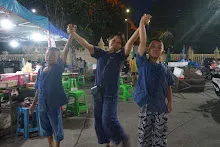 680705 เด็กสมุนพระรามตักบาตรที่ปฐมอโศก ร่วมงาน ๙๐ ปี ลุงจำลอง ไปพระปฐมเจดีย์เย็น 40.jpeg