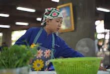 680529 สมุนพระราม สาธิตทำสลัดโรล งานอบรม นร.ขวาวใหญ่วิทยา สุรินทร์ 30.jpeg