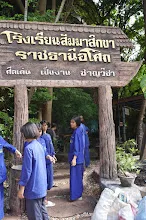 680602 สมุนพระราม และ สสธ.ขนทรายและปรับพื้นที่หน้าเฮือนศูนย์สูญ 129.JPG