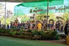 671230 สมุนพระรามแสดงร้องเพลง พิธีเปิดงานเพื่อฟ้าดิน คนมาดูงาน ทำ5ส ทำสวนบ่าย 237.jpg