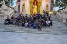 680705 เด็กสมุนพระรามตักบาตรที่ปฐมอโศก ร่วมงาน ๙๐ ปี ลุงจำลอง ไปพระปฐมเจดีย์เย็น 9.jpeg
