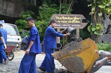 680602 สมุนพระราม และ สสธ.ขนทรายและปรับพื้นที่หน้าเฮือนศูนย์สูญ 93.JPG