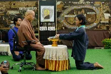 680411 พิธีรับกลด รุ่น กราบลาหลวงปู 32.jpeg