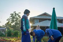 671221 เช้าสมุนพระรามดูแลสวน และขนหินทำน้ำตก บ่ายเล่นเกมกับครูโหน่ง 31.jpg