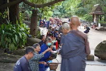 671017 ตักบาตรเทโว วันออกพรรษา บ้านราช12.jpg