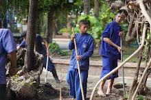 680602 สมุนพระราม และ สสธ.ขนทรายและปรับพื้นที่หน้าเฮือนศูนย์สูญ 148.JPG