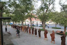 เดินบิณฑ์รอบสนามหลวง (30).JPG