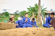 680224 วันบวร ชาวชุมชนสีแดง และ นร.ม.1 ปลูกหัวไชเท้า 152.jpg