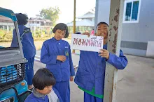 680608 สมุนพระรามเก็บเมล็ดพันธุ์ดอกไม้กินได้ที่สวน ไปขนดินปลูก 102.jpg